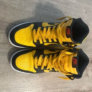 Nike Men’s Yellow and Black Dunks